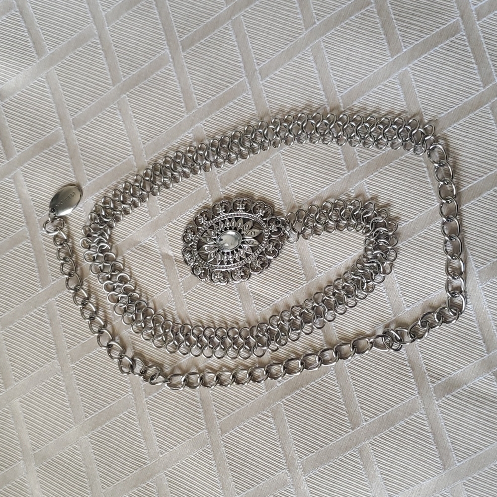 Nine west silver chain belt size 40 ins